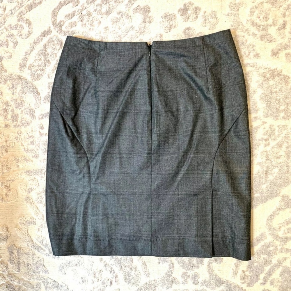 BANANA REPUBLIC Gray Plaid Pencil Skirt - Picture 2 of 3
